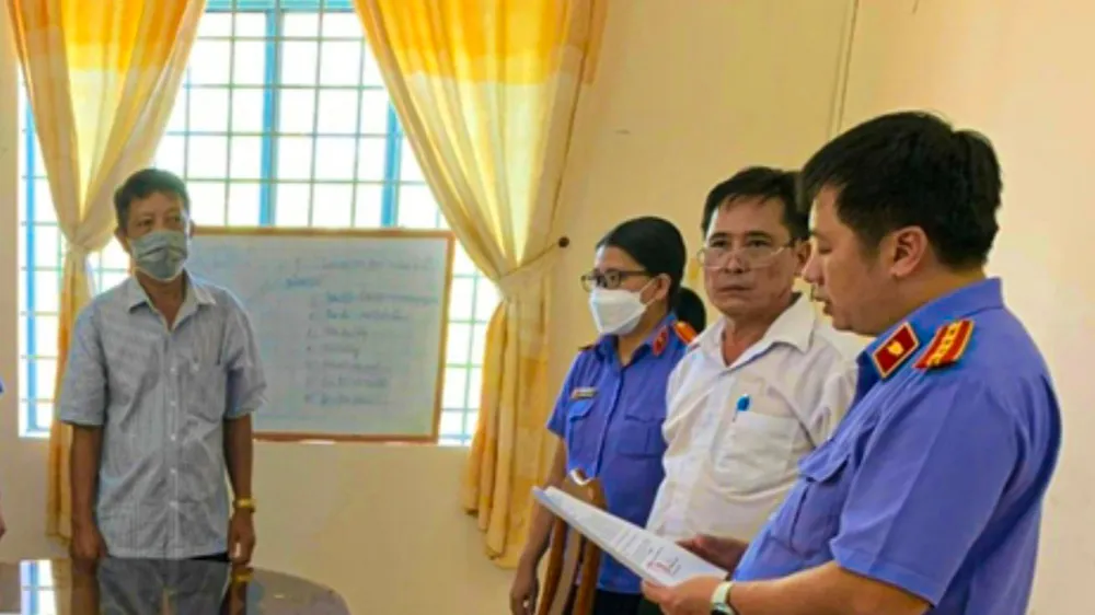  Bắt nguyên Chi cục trưởng Chi cục Thi hành án dân sự huyện Thới Lai (TP Cần Thơ)