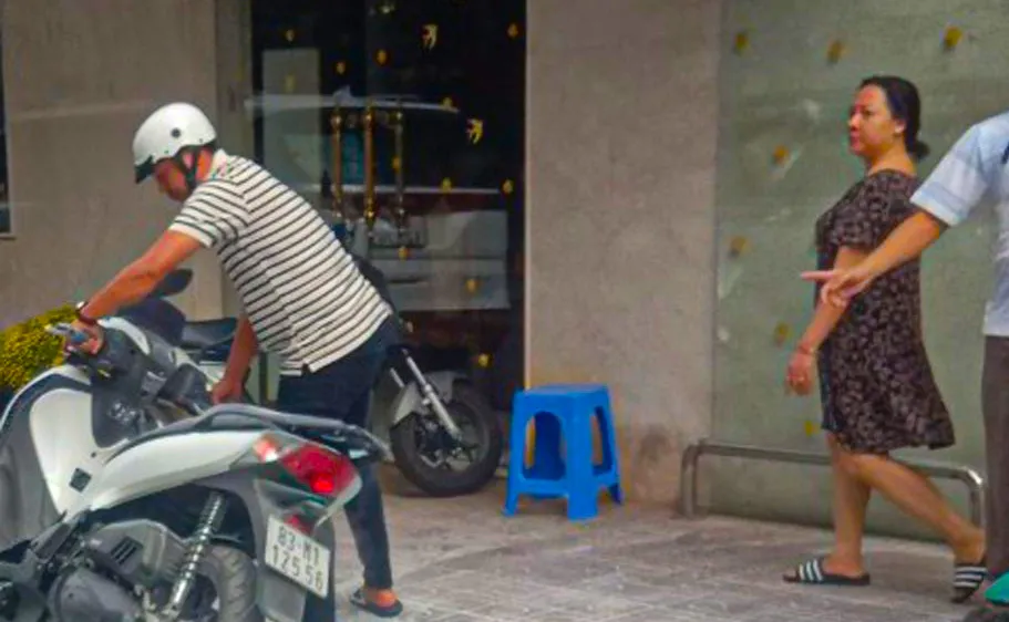 Bắt người đàn ông mang vật giống súng vào tiệm vàng ở Sóc Trăng