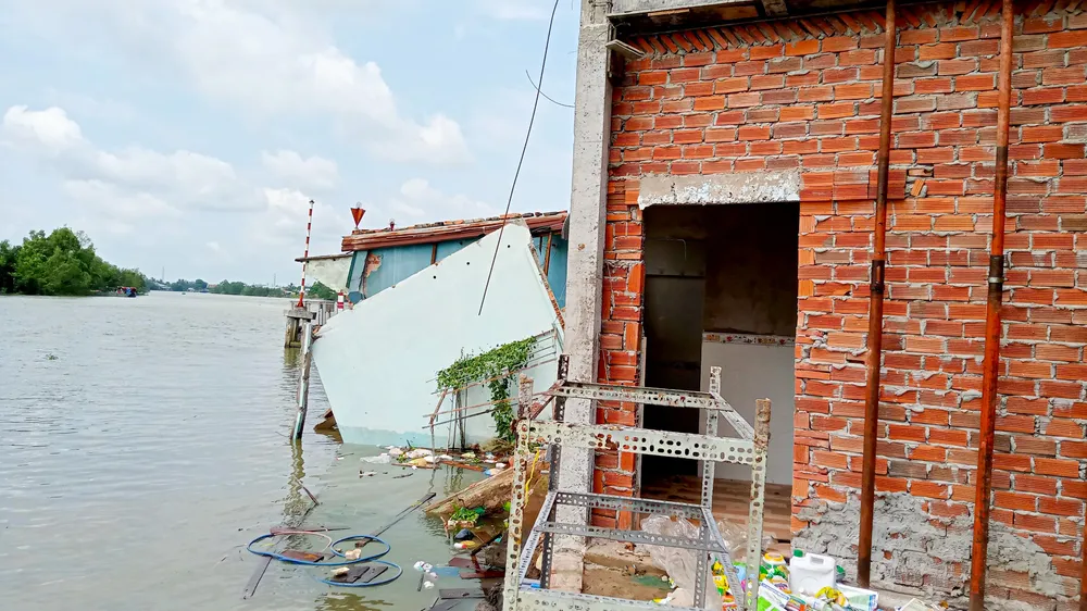 Sạt lở bờ sông Cần Thơ, 7 nhà dân bị "hà bá" nuốt