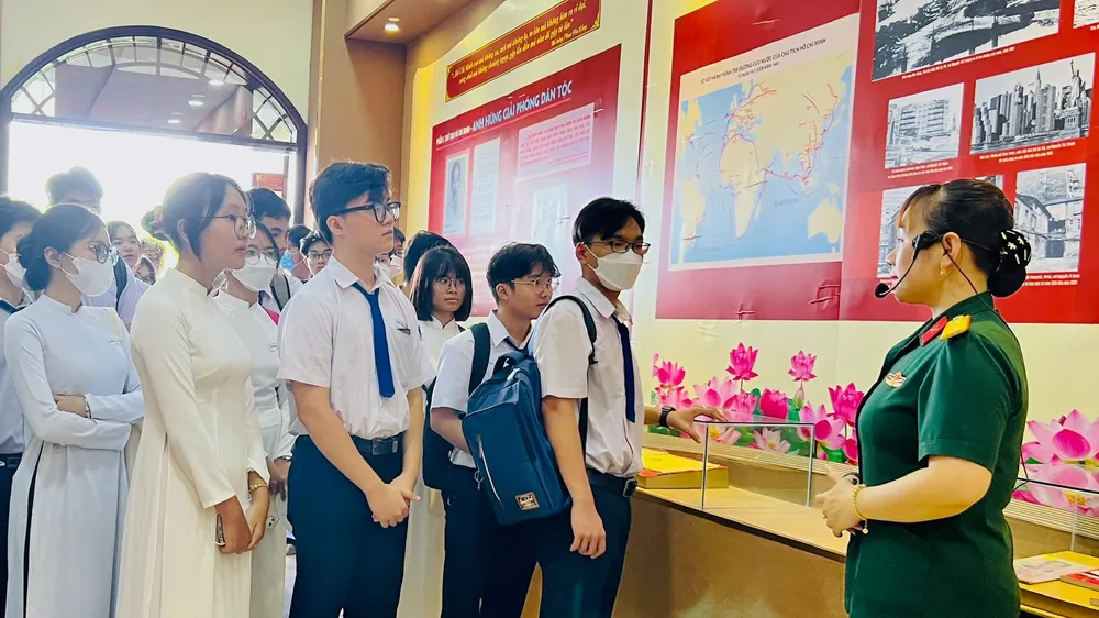 Khai mạc Triển lãm chuyên đề về Chủ tịch Hồ Chí Minh