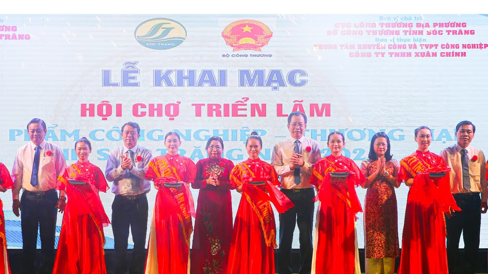 Sóc Trăng: Khai mạc “Hội chợ triển lãm sản phẩm công nghiệp – thương mại”