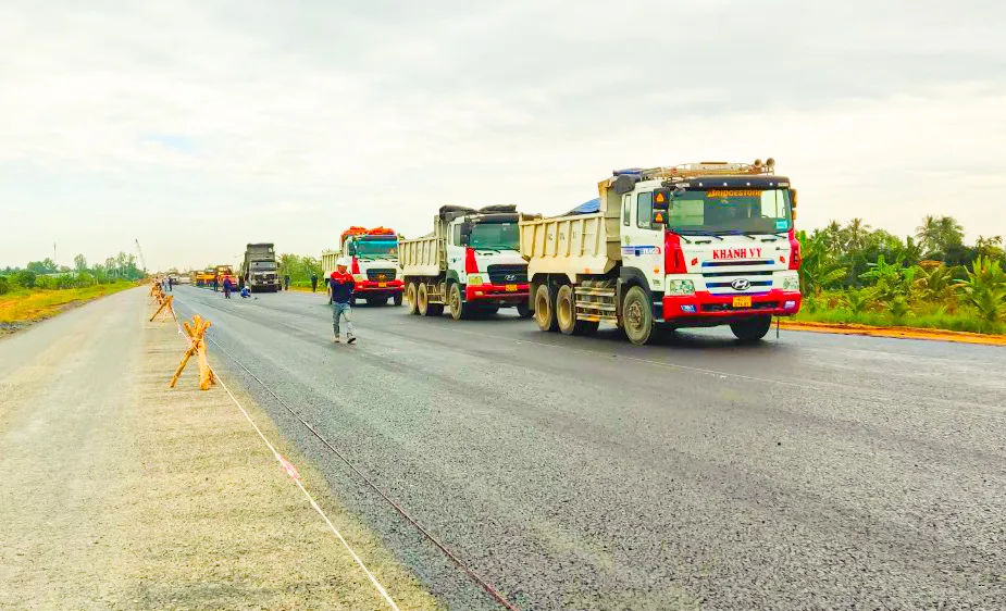 Cao tốc Mỹ Thuận – Cần Thơ còn thiếu gần 95.000m³ cát