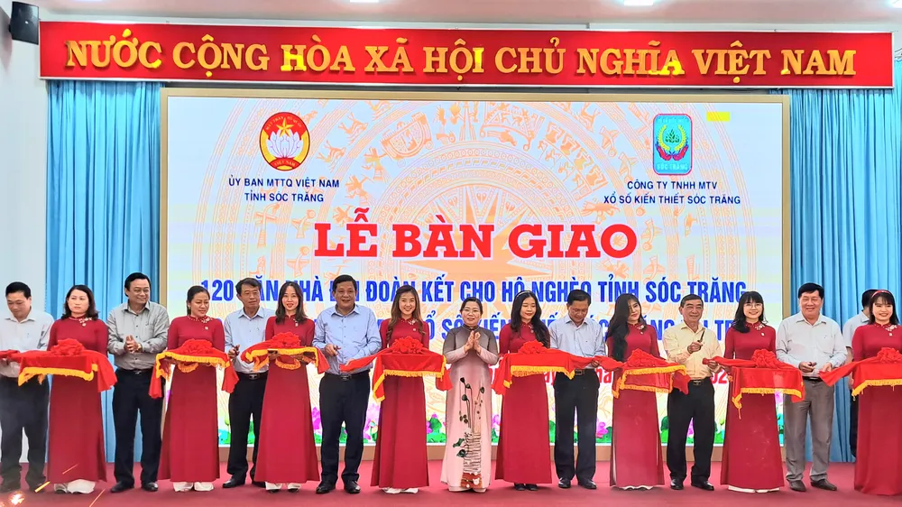 Sóc Trăng: Tiếp tục bàn giao 120 căn nhà cho hộ nghèo