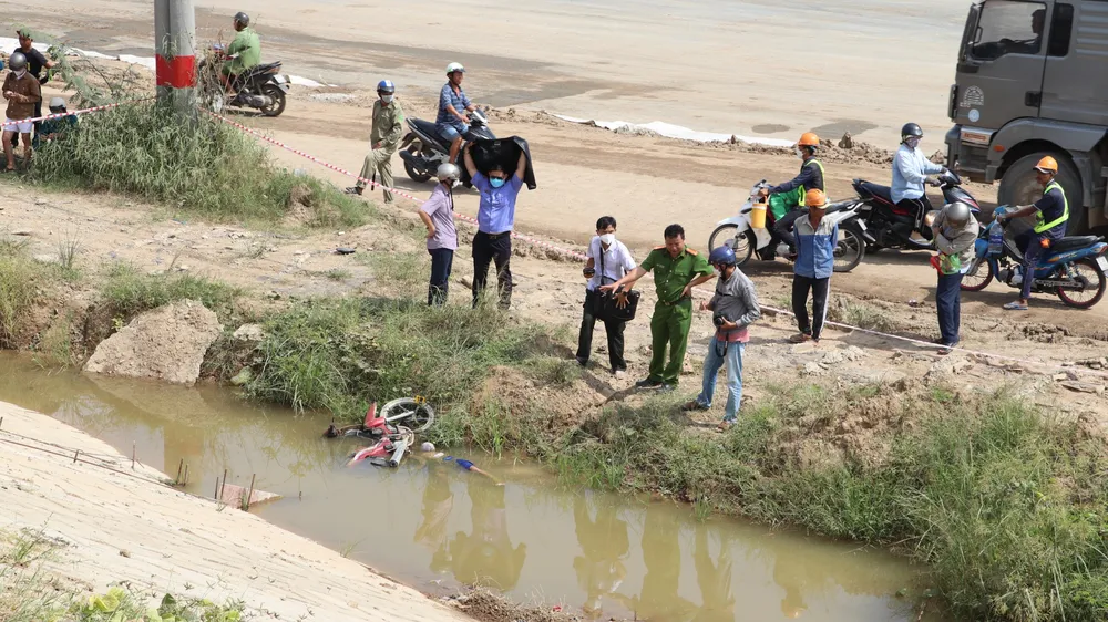 Vĩnh Long: Phát hiện thi thể người đàn ông dưới dốc cầu Mỹ Thuận 2