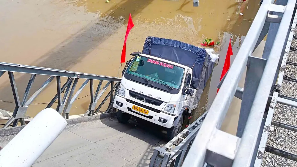 Cần Thơ: Sập cầu trên tỉnh lộ khiến giao thông bị gián đoạn