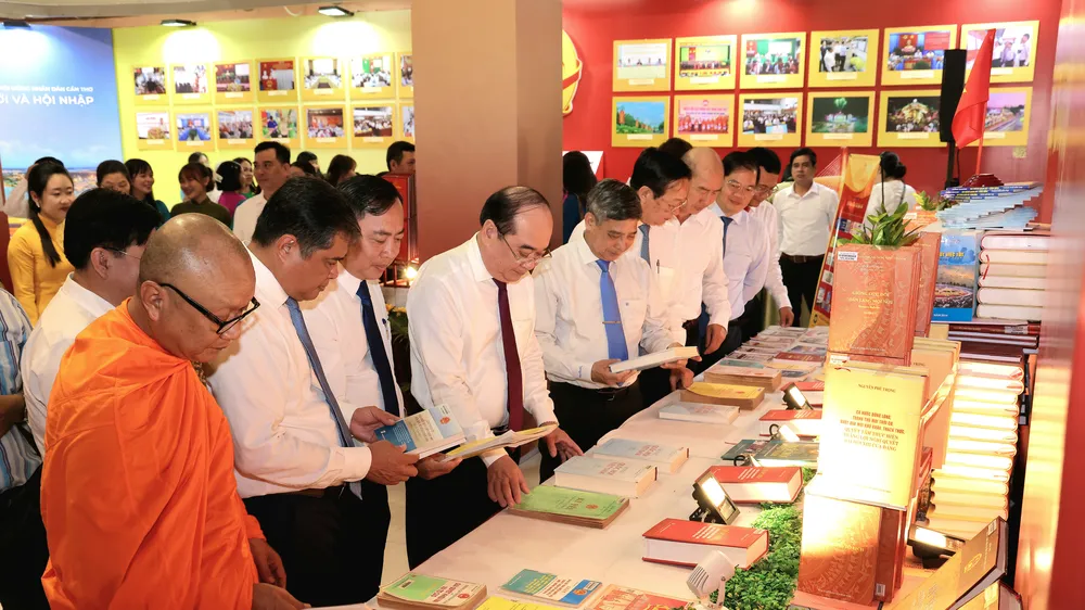 Cần Thơ: Trưng bày chuyên đề chào mừng bầu cử đại biểu Quốc hội và HĐND các cấp 