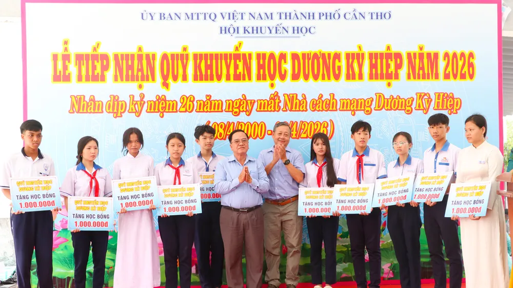Tiếp nhận gần 500 triệu đồng cho Quỹ học bổng Dương Kỳ Hiệp