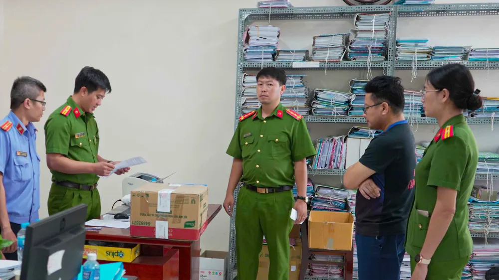 Bắt quả tang cán bộ thuế nhận tiền của doanh nghiệp