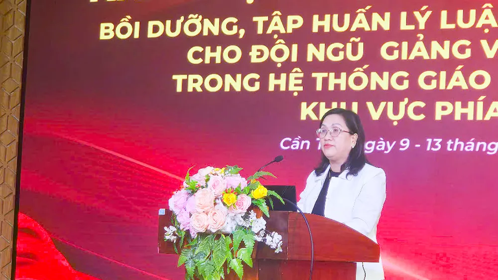 Bồi dưỡng, tập huấn lý luận chính trị cho giảng viên, giáo viên khu vực phía Nam