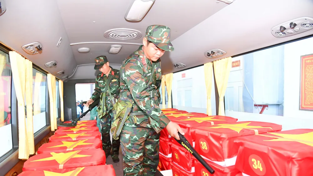 Vận chuyển, bàn giao hơn 15.000 mẫu hài cốt liệt sĩ