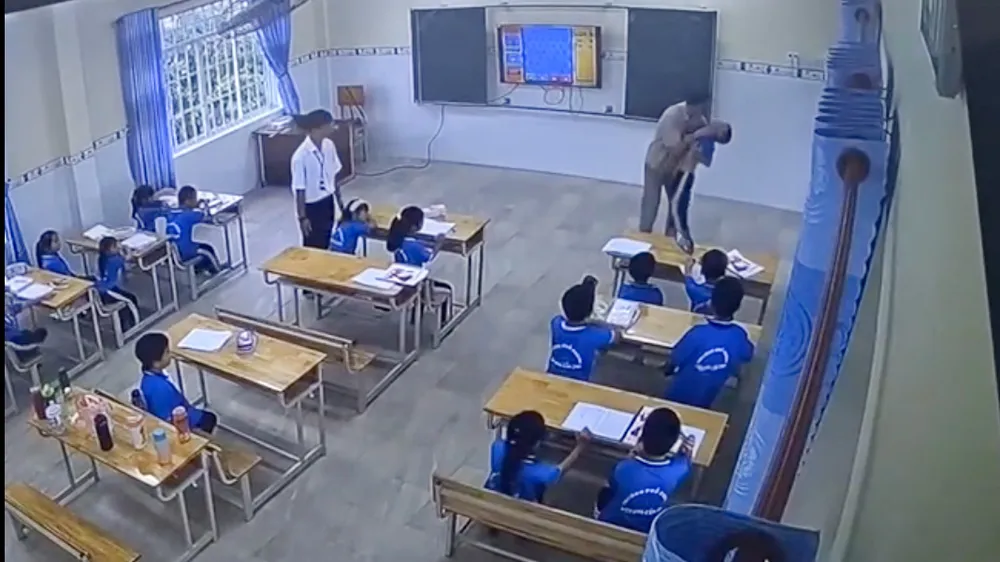 Cần Thơ: Cơ quan chức năng vào cuộc vụ thầy giáo nước ngoài đánh học sinh