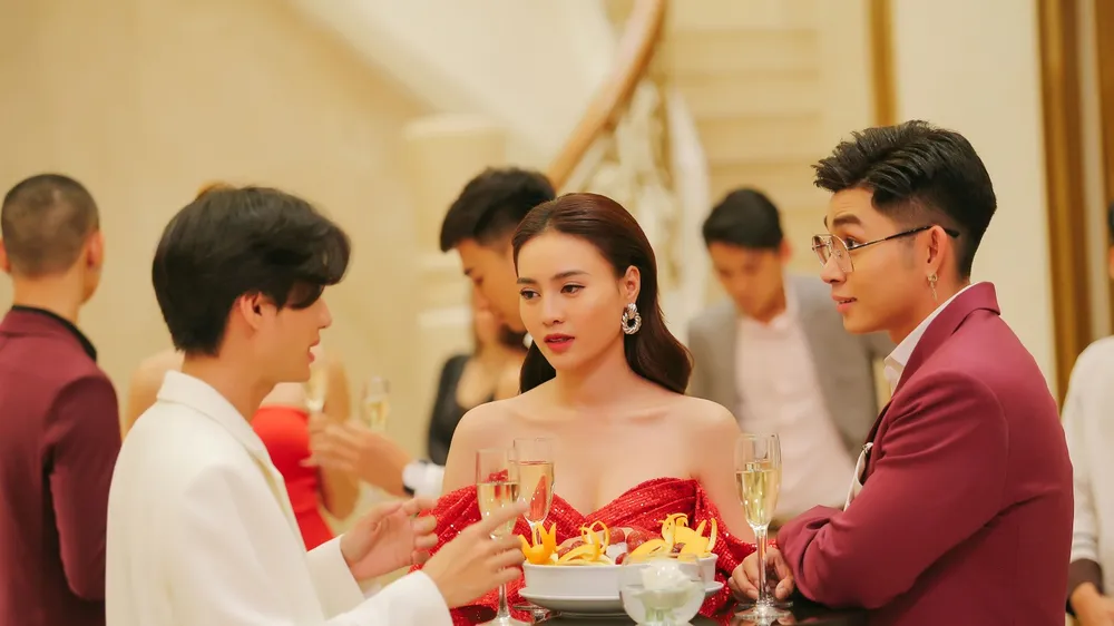Cả dàn sao Việt tham gia web drama đầu tay của Minh Hằng