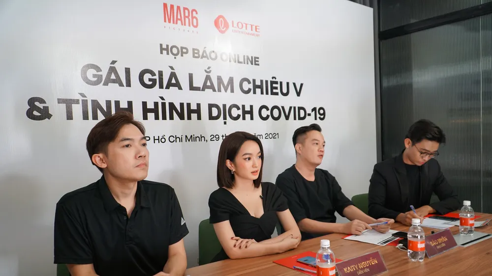 Phim tết ''Gái già lắm chiêu V'' mong muốn không dời lịch chiếu