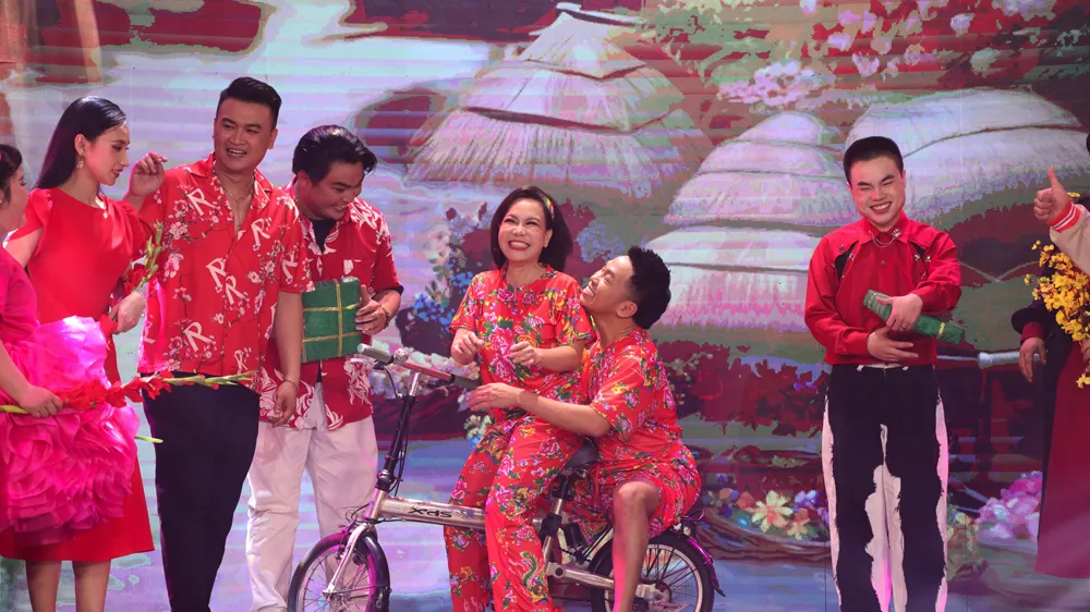 Nghệ sĩ Việt Hương ra mắt chương trình tết – Khi danh hài hát