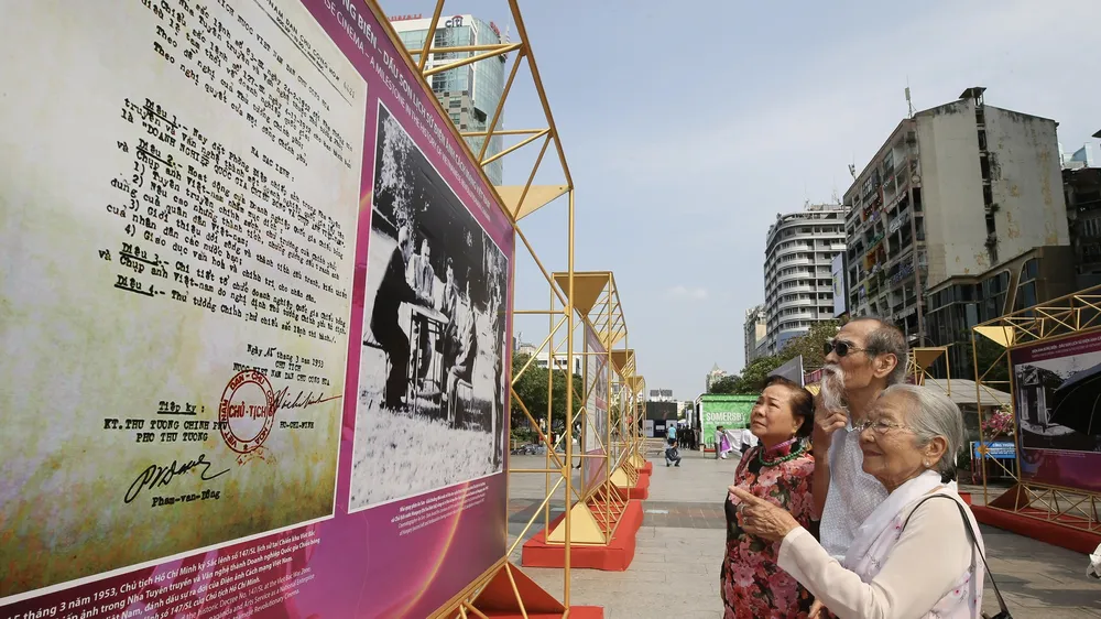 Khai mạc triển lãm “Vẻ vang 77 năm điện ảnh cách mạng Việt Nam”