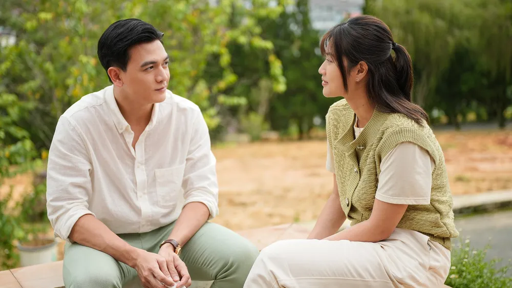 "Nụ hôn bạc tỷ" đang dẫn đầu doanh thu phòng vé Việt. Ảnh: ĐPCC