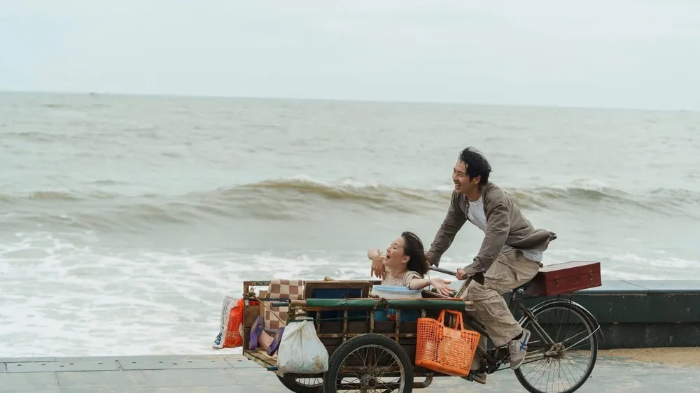 Phim "Mang mẹ đi bỏ" bùng nổ doanh thu phòng vé