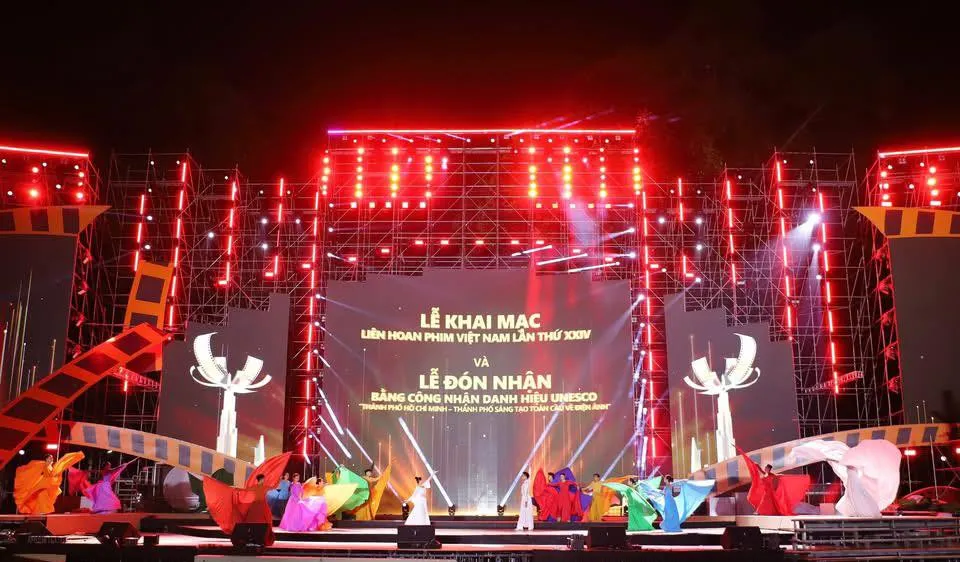 Nhật ký Liên hoan phim Việt Nam 2025 - Ngày khai mạc 21-11: Mở màn hội lớn