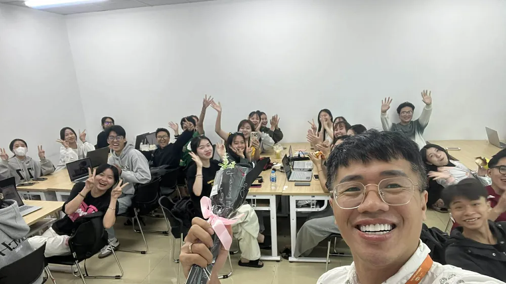 MC Quốc Bình kể cơ duyên lấn sân nghề giáo