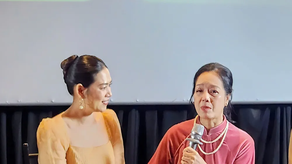 NSƯT Chiều Xuân nghẹn ngào tại buổi ra mắt phim mới