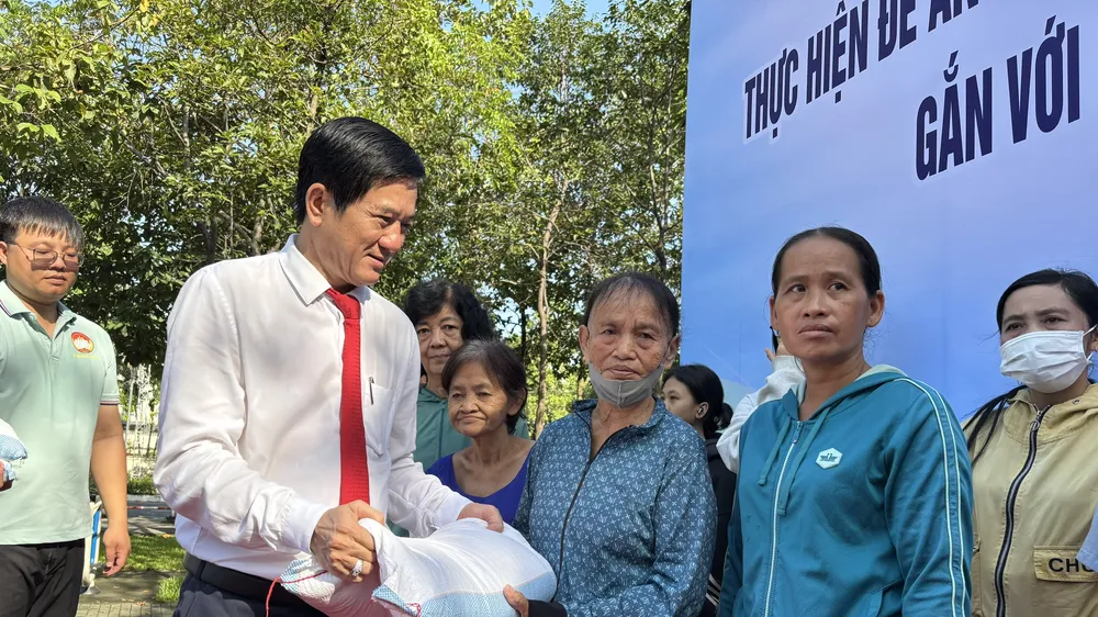 Phường Dĩ An (TPHCM): Ra mắt mô hình “Hạt gạo trao đi - Xanh đẹp phố phường” 