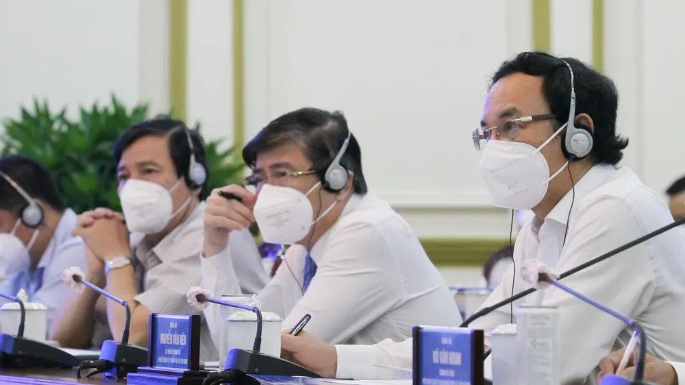Lãnh đạo Thành ủy, UBND TPHCM dự hội nghị. Ảnh: HOÀNG HÙNG