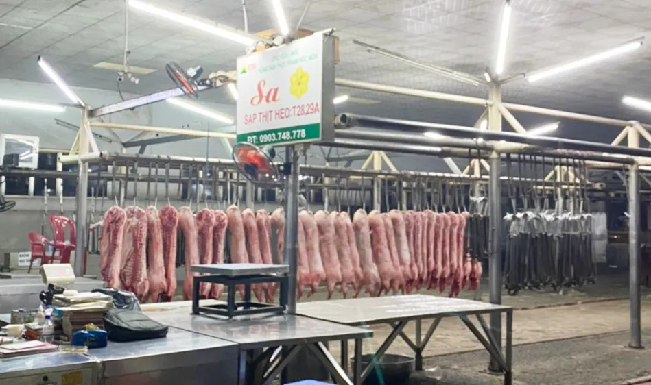 Chợ, siêu thị ở TPHCM ế ẩm khi ​hoạt động trở lại