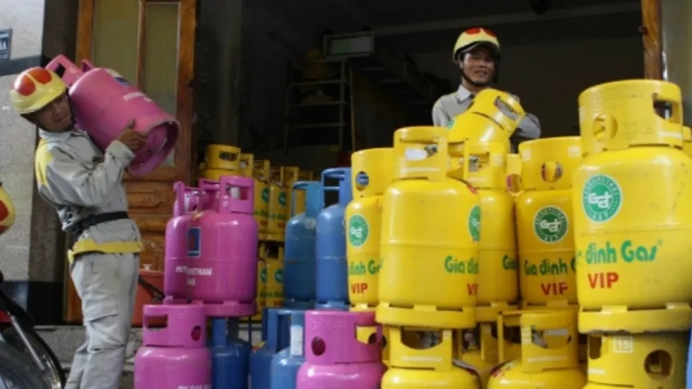 Giá gas giảm tiếp 10.000 đồng/ bình 12kg