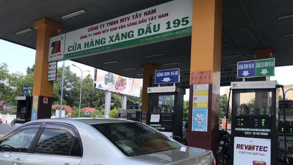 Không để đứt gãy nguồn cung xăng dầu ​