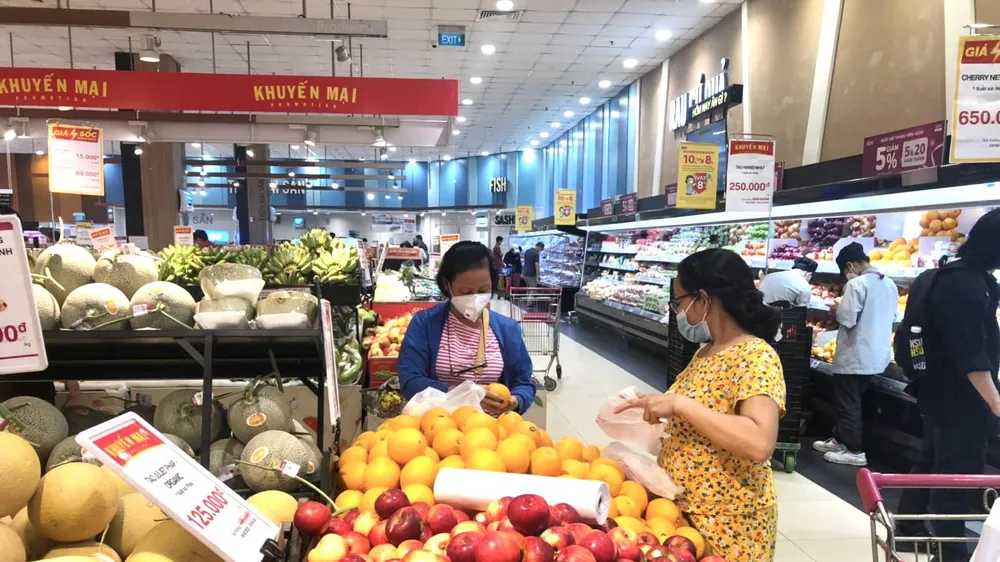 Nhiều mặt hàng giảm giá hơn 50% dịp Lễ 30-4 và 1-5 ​