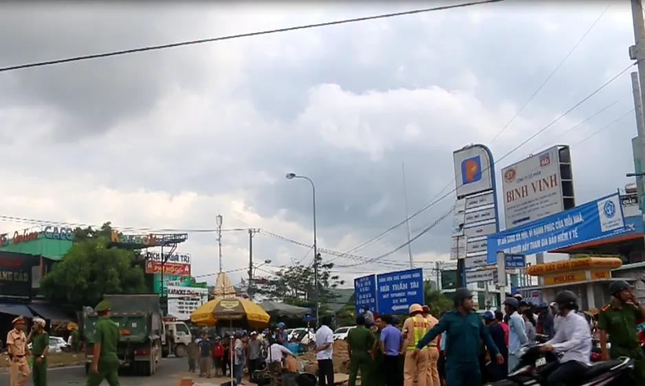 Hiện trường vụ tai nạn khiến cháu bé 10 tuổi chết thương tâm