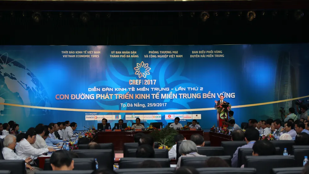 Diễn đàn Kinh tế miền Trung với chủ đề “Con đường phát triển kinh tế miền Trung bền vững”.