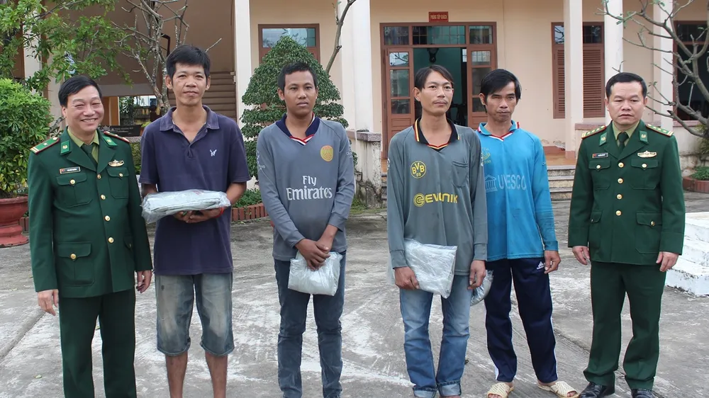 4 thuyền viên được Bộ đội Biên phòng TP Đà Nẵng giải cứu 