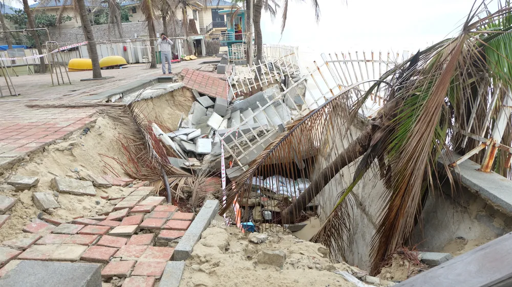 Biển Mỹ Khê bị xâm thực, lãnh đạo Đà Nẵng đi kiểm tra “khẩn” 