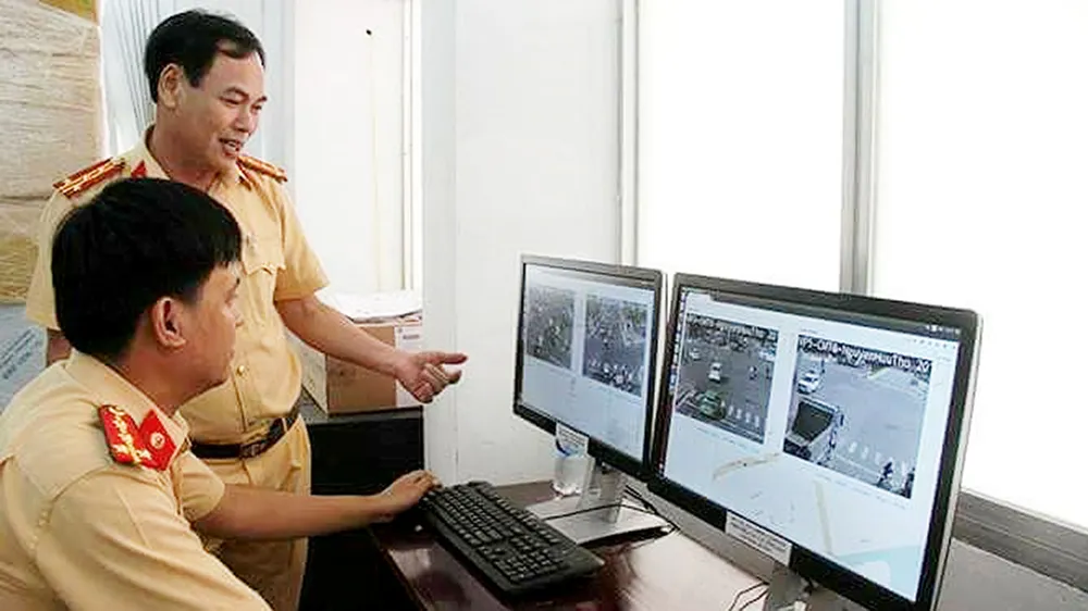 Phòng CSGT Công an TP Đà Nẵng theo dõi phương tiện lưu thông qua hệ thống camera 