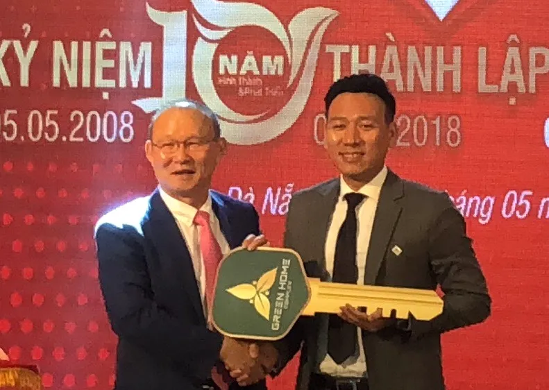 Vợ chồng HLV Park Hang-seo được tặng nhà ở Đà Nẵng