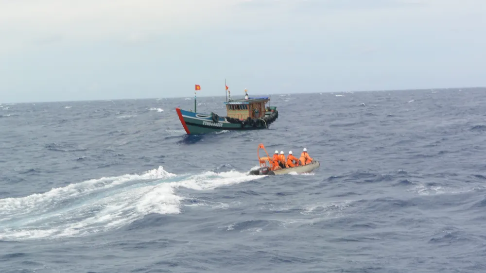 Tàu câu mực khơi cùng 52 ngư dân đang gặp nạn trên biển