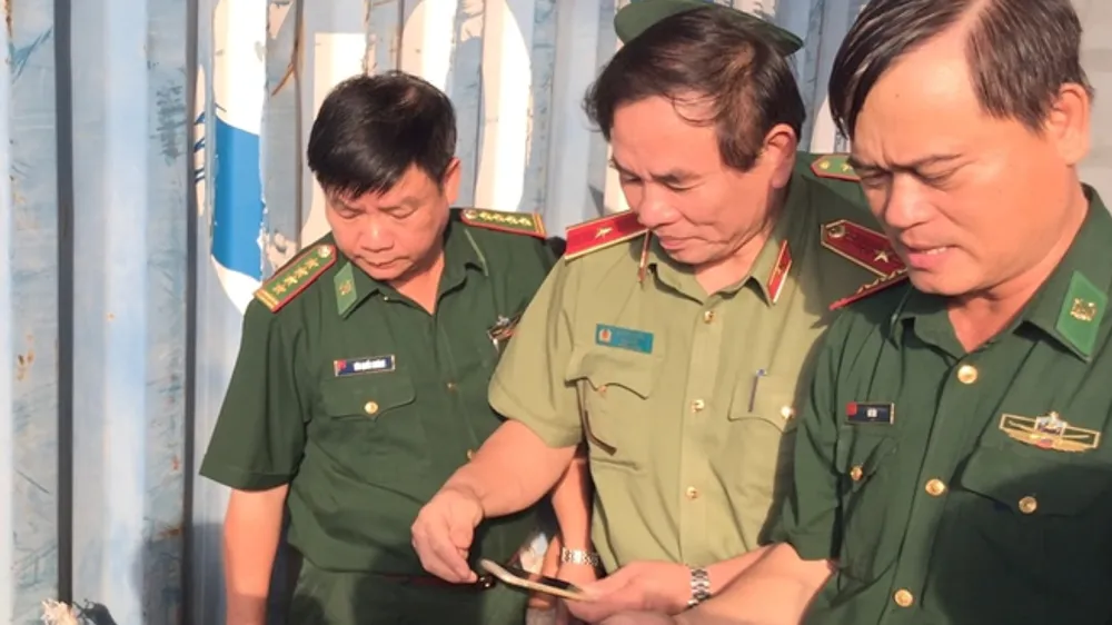 Lực lượng chức năng bắt giữ ngà voi, vảy tê tê nhập qua cảng Tiên Sa 