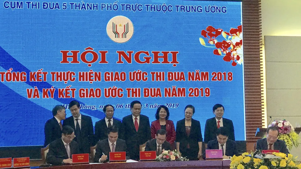 5 thành phố ký kết giao ước thi đua năm 2019