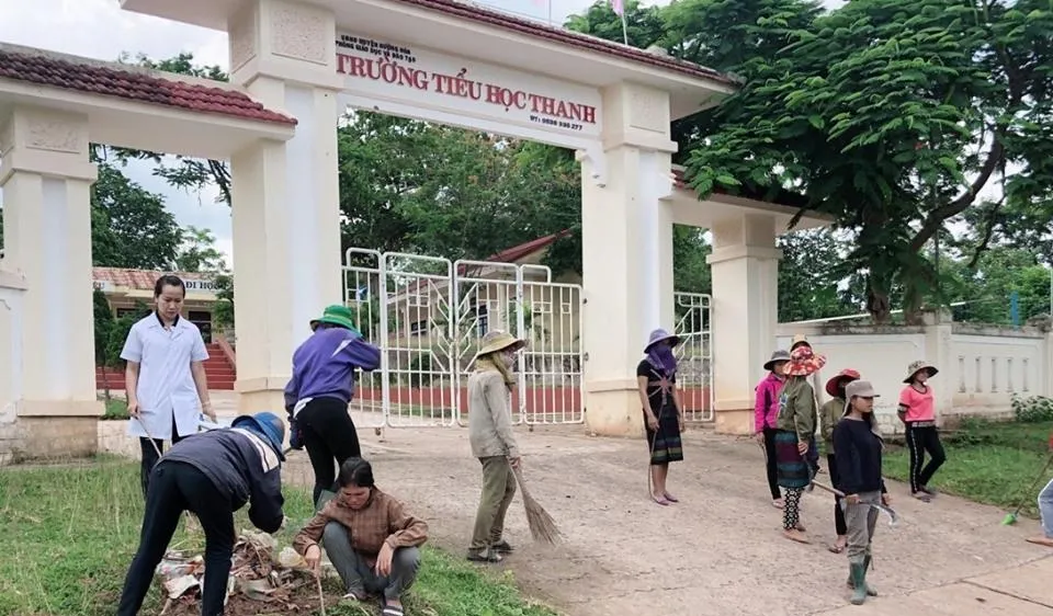 Người dân tham gia vệ sinh môi trường, phòng chống dịch sốt xuất huyết