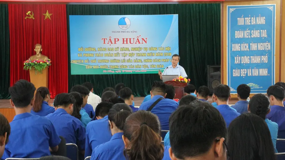 PGS-TS Ngô Văn Minh, Trưởng khoa dân tộc và tôn giáo Học viên Chính trị khu vực 3 giảng dạy về chủ trương, đường lối của Đảng, chính sách pháp luật của nhà nước trong công tác dân tộc, tôn giáo