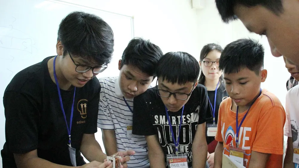 Tiết học lý đầy thú vị của em Lê Quang Sơn dành cho trại sinh