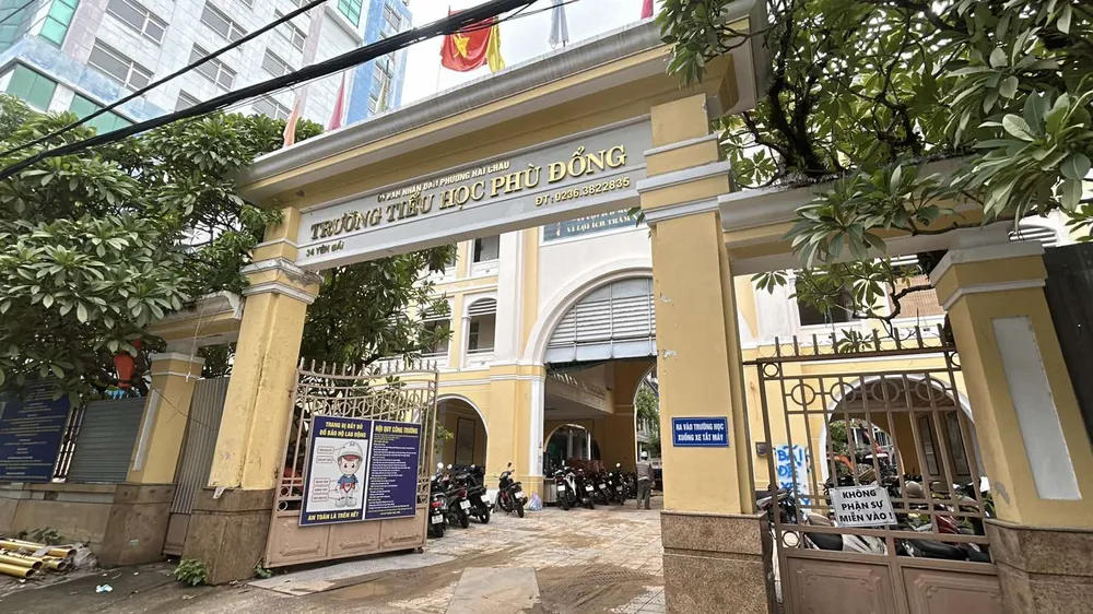 Trường Phù Đổng chưa hoàn thành nên học sinh phải đi học tạm nơi khác. Ảnh: THANH ÁI