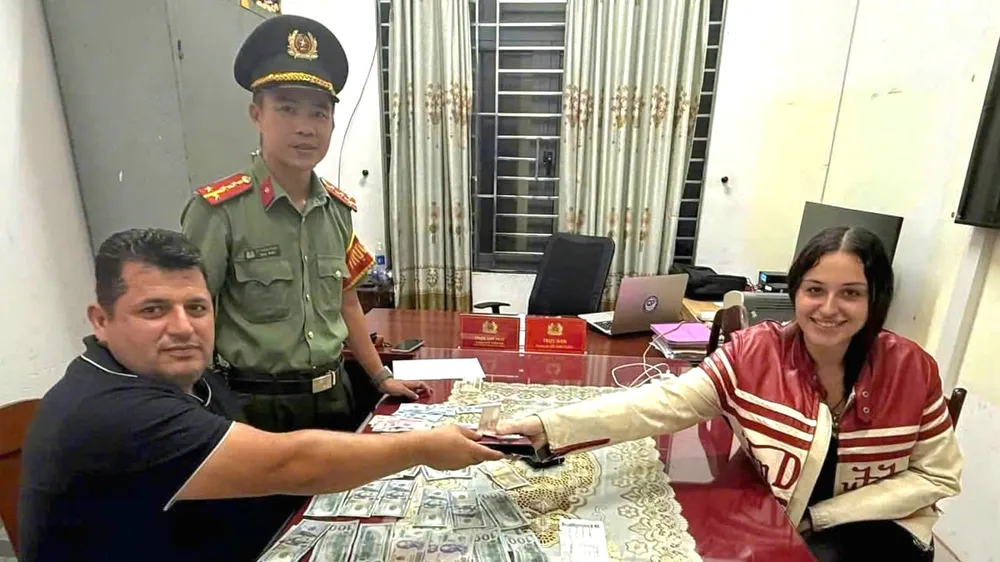 Đà Nẵng: Hai người nhặt được số tiền lớn, chủ động trả cho người đánh mất