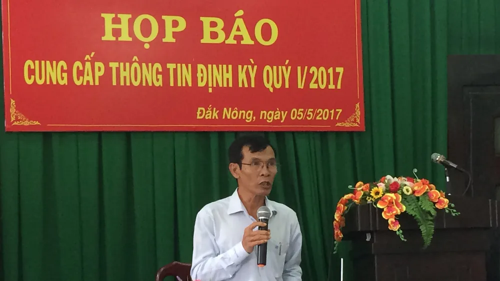 Ông Ngô Xuân Lộc cho biết 2 chiếc xe do doanh nghiệp tặng được sử dụng vào công việc chung của tỉnh. Ảnh CÔNG HOAN.