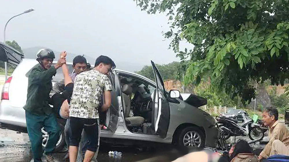 Vụ xe Limousine 10 chỗ gặp nạn trên Quốc lộ 20: Một Việt kiều đã tử vong