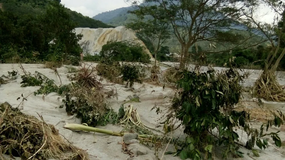 Lũ quét tràn về, dân không kịp trở tay