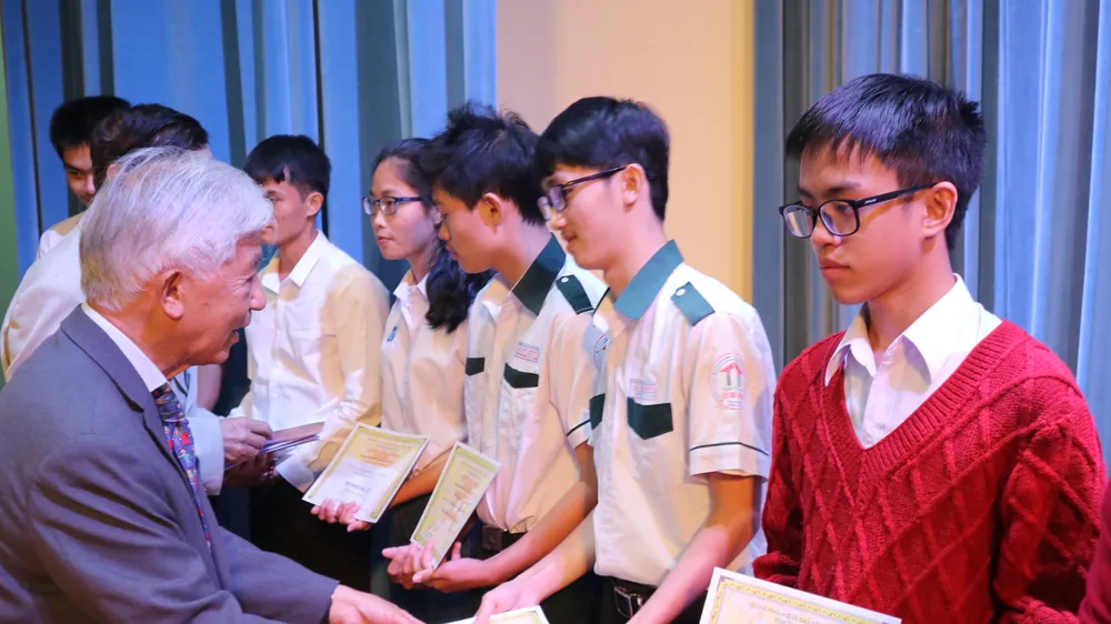 Tặng 179 suất học bổng Vallet cho học sinh, sinh viên các tỉnh Tây Nguyên