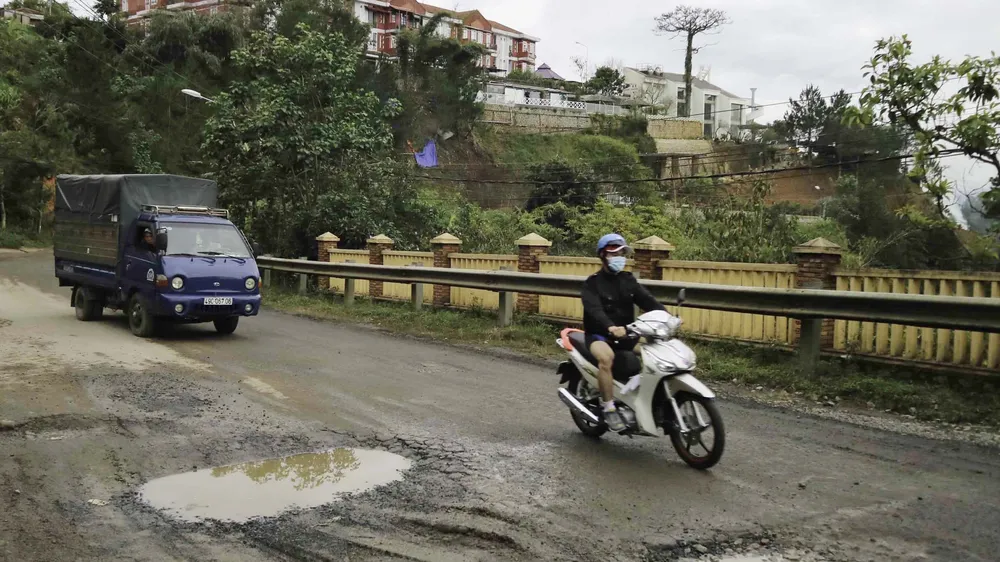 VIDEO: Tan nát tuyến đường cửa ngõ Đà Lạt