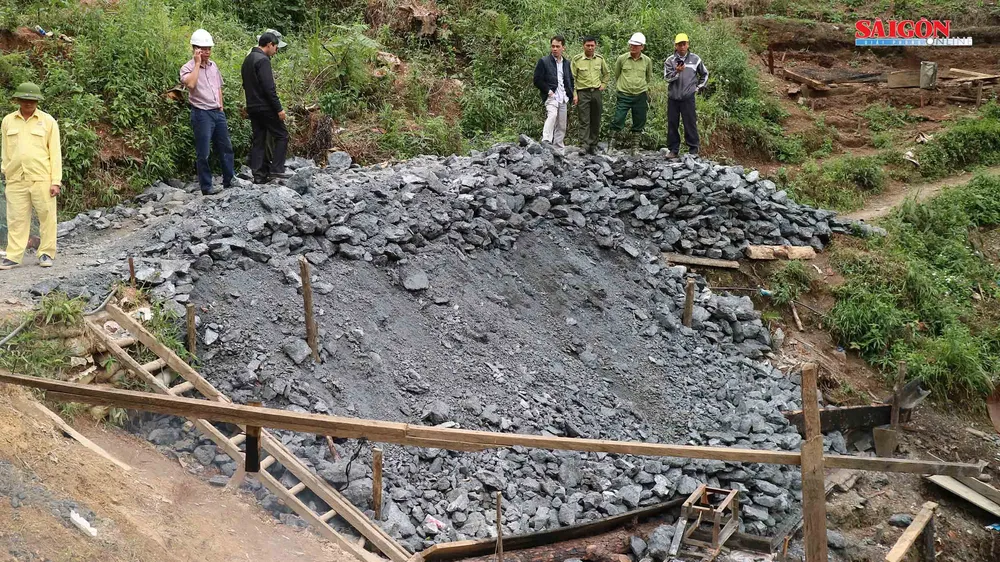 VIDEO: Dùng 200kg thuốc nổ đánh sập địa đạo thiếc trái phép